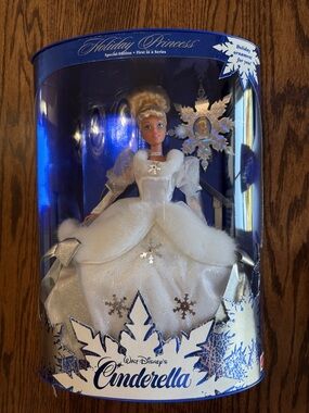 Walt Disney Cinderella Holiday Princess Doll First in a Series 1996